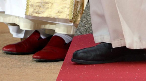 red-black-papal-shoes_C4149F15332A45BC988C2218B3A4057F